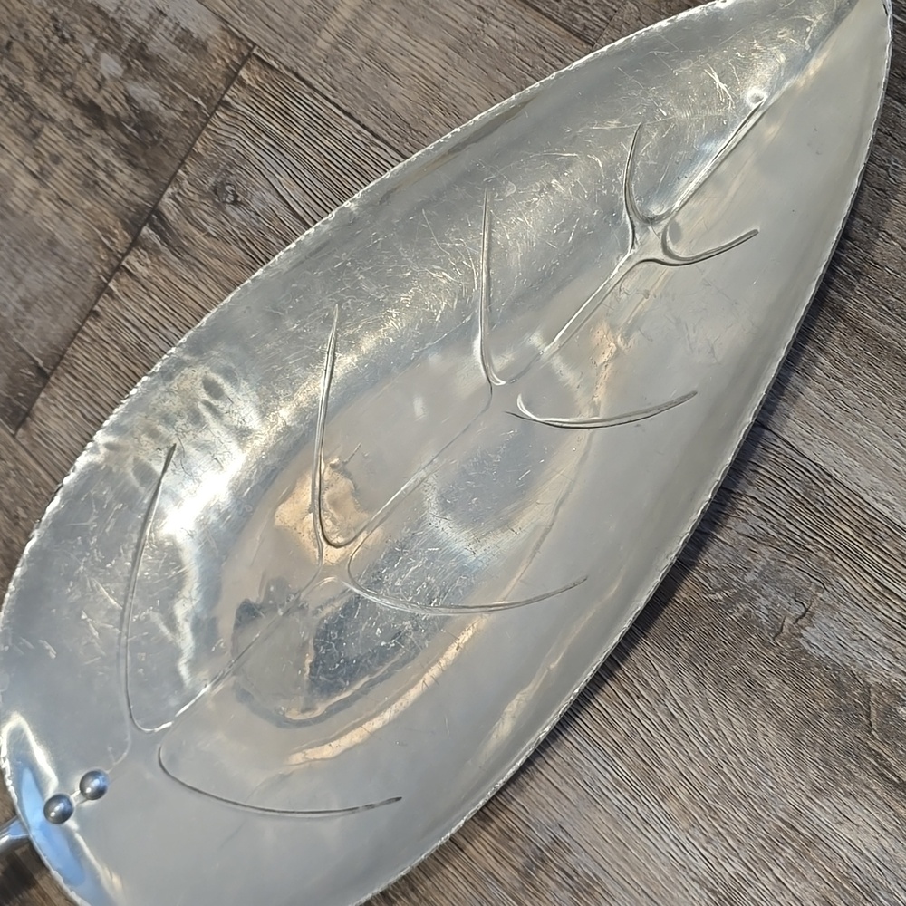 BW Buenilum Aluminum Leaf Tray Fish Bread Crudite’ Server - Picture 3 of 8